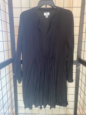 Old Navy Black Long-Sleeve Pleated Lined Dress